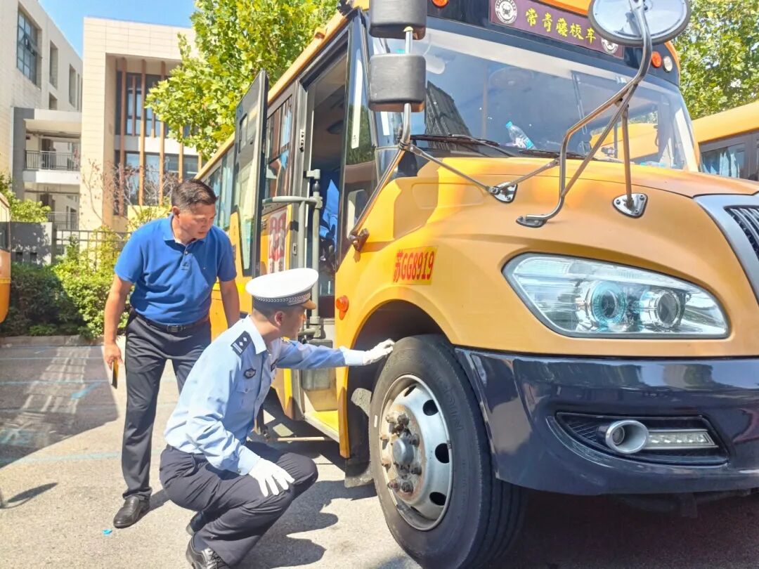 秋季開學，你家孩子坐的校車被“查”了......