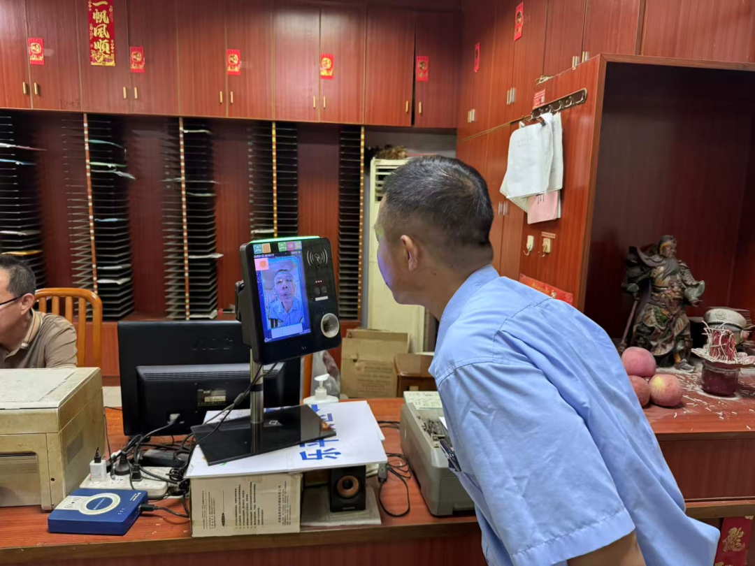 開學首日，3.8萬名學生乘佛汽校車返校