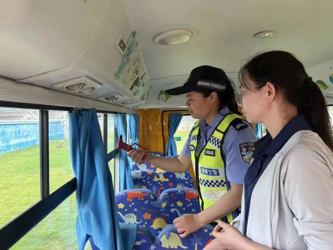 萬寧交警開展校車安全“體檢”