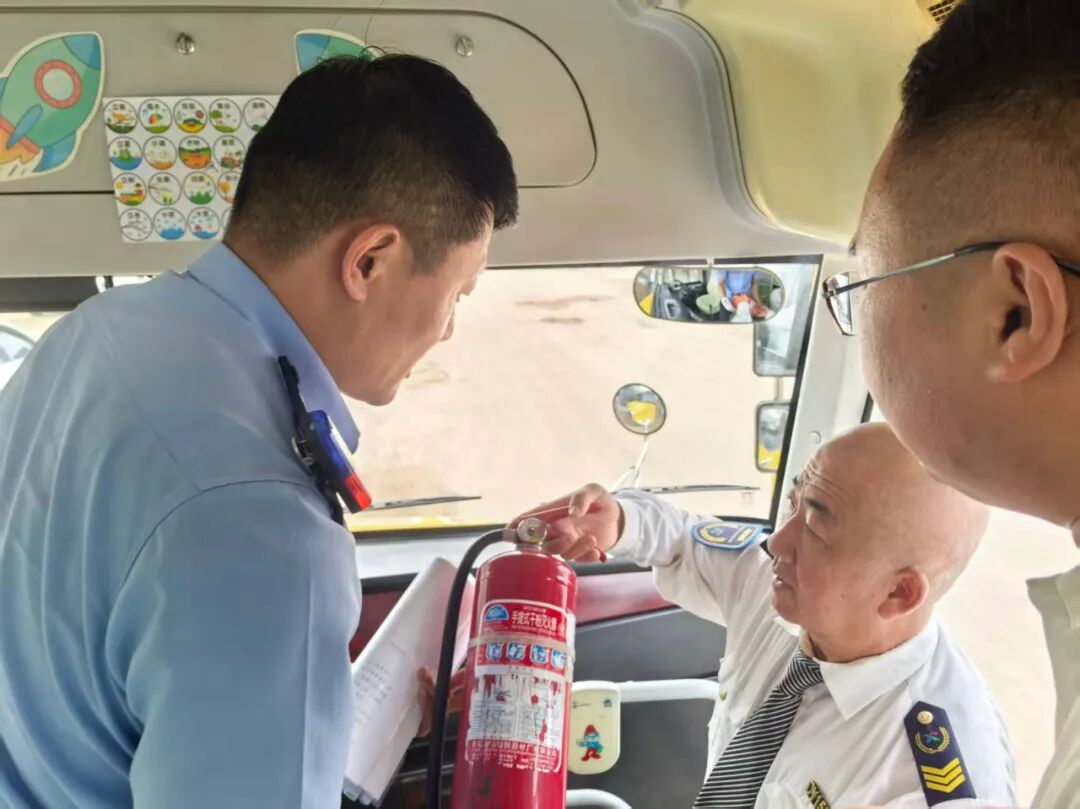 警企聯(lián)合，護航學(xué)子平安出行