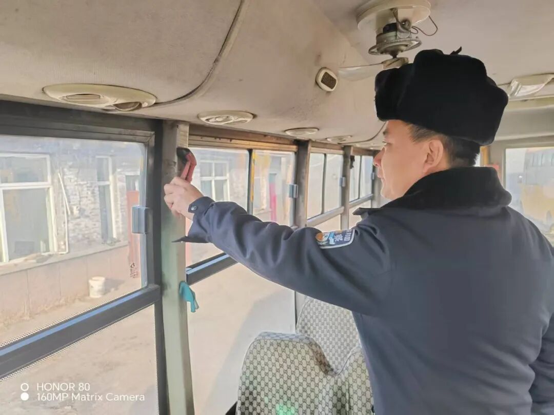 渾源交警深入和順校車公司開展安全檢查 筑牢學生出行安全防線 | “云安”行動