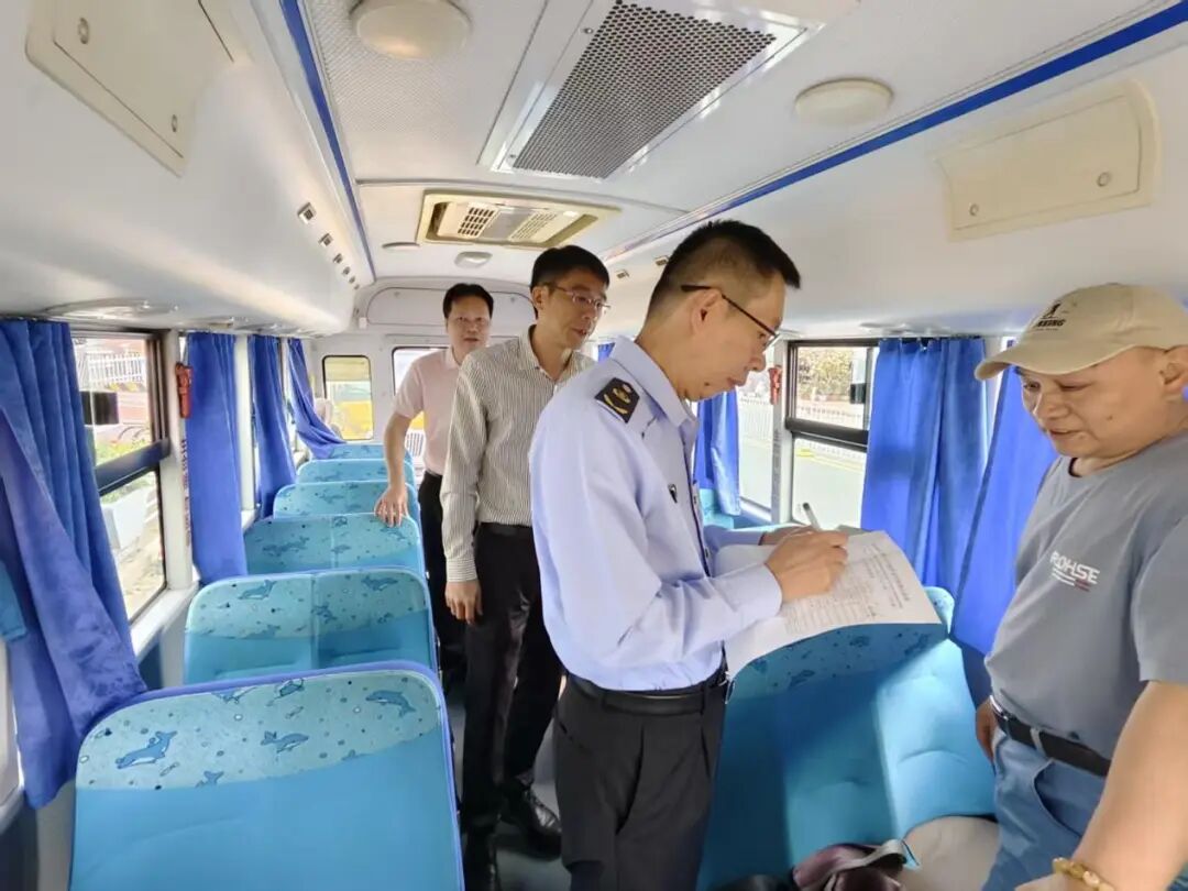 萬江街道開展2026年春季開學前校車安全集中檢驗工作