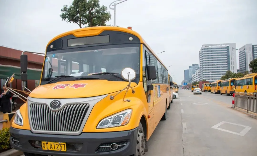 校車“體檢”迎開學！都蓋查些什么，快來看看你們的校車需要體檢嗎？