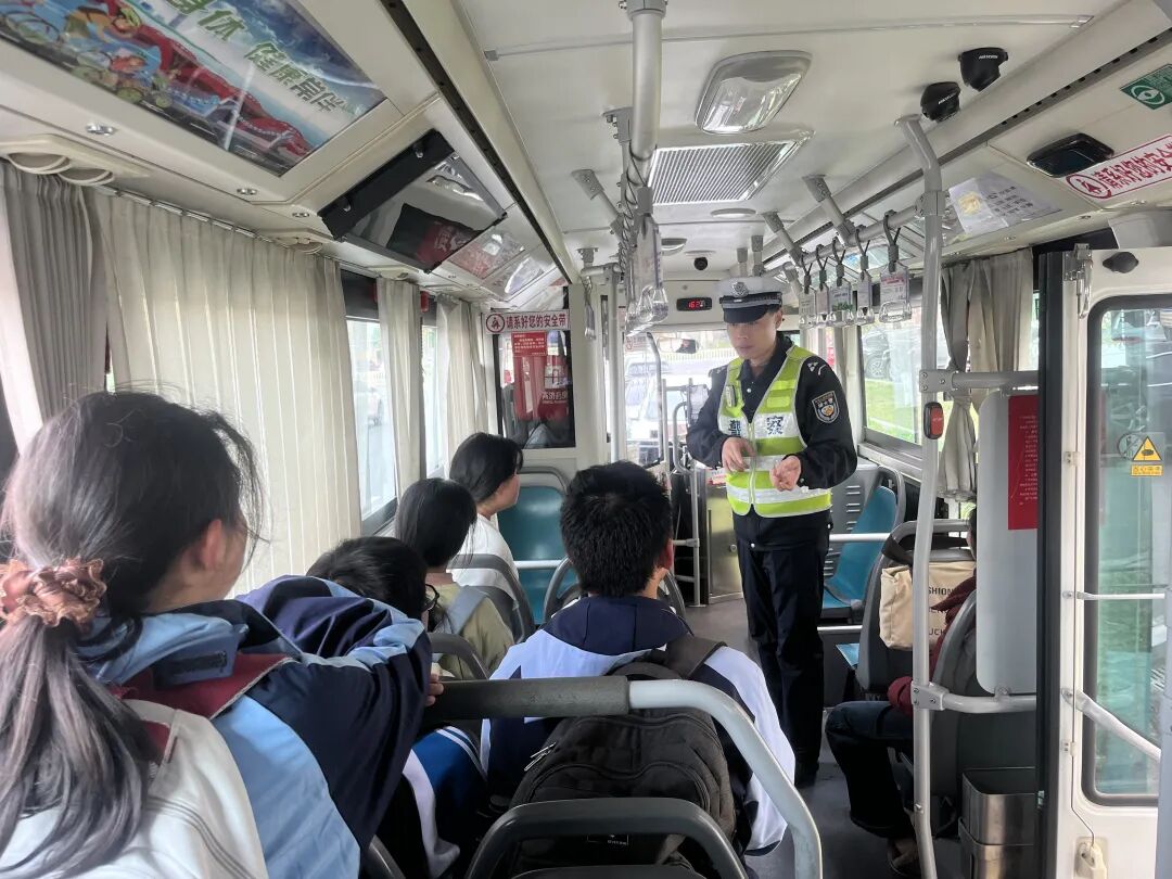 【和雅津北】津北學(xué)校開展校車安全應(yīng)急疏散演練活動