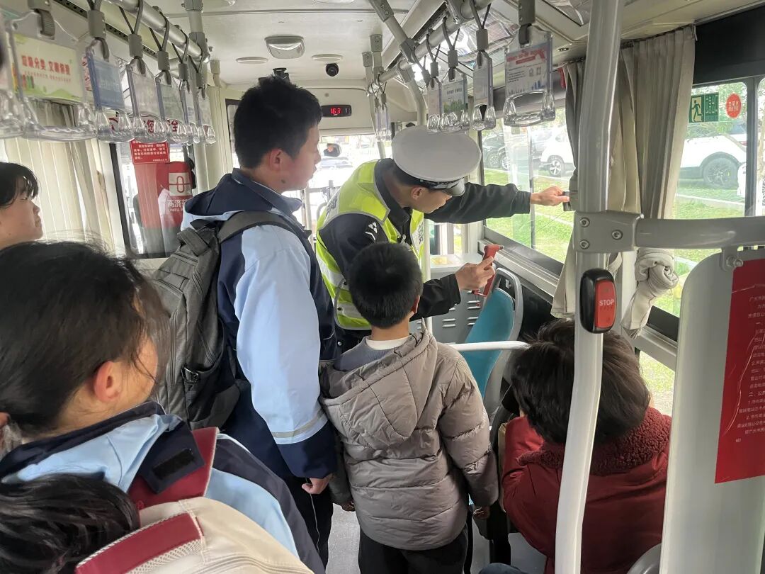 【和雅津北】津北學(xué)校開展校車安全應(yīng)急疏散演練活動