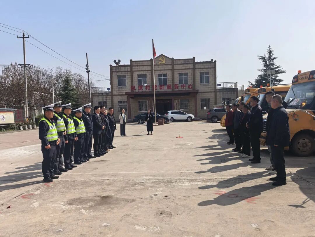 興平市教育局聯(lián)合交警大隊開展全市校車安全隱患專項(xiàng)檢查整治