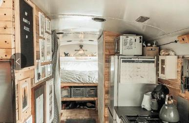 英國夫妻巧手DIY 改造校車變新家