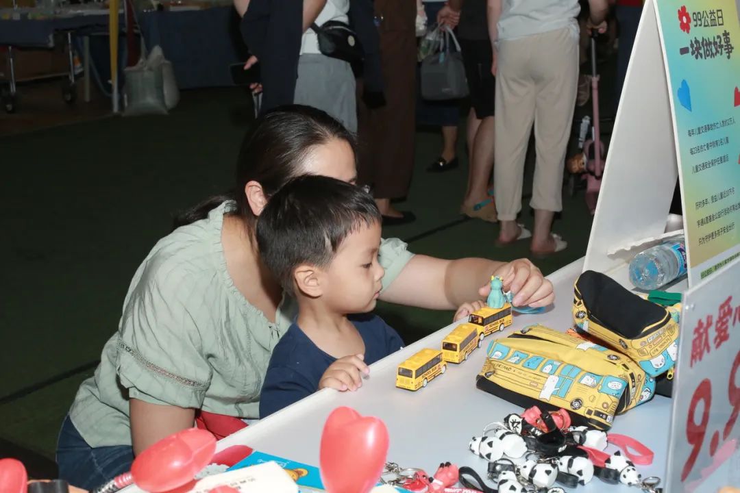 影響600+萬(wàn)人，99公益日宇通用愛(ài)心守護(hù)孩子平安路途！