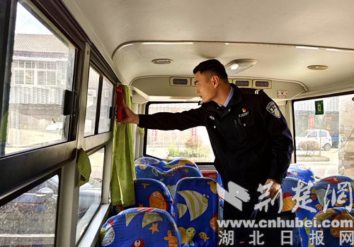 南漳交警開展校車安全大檢查