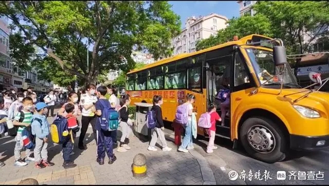 日照銀行青島分行：一路“童”行，流動課堂進校車