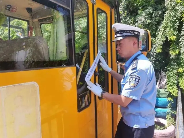 渭南白水交警：暑假期間封存校車