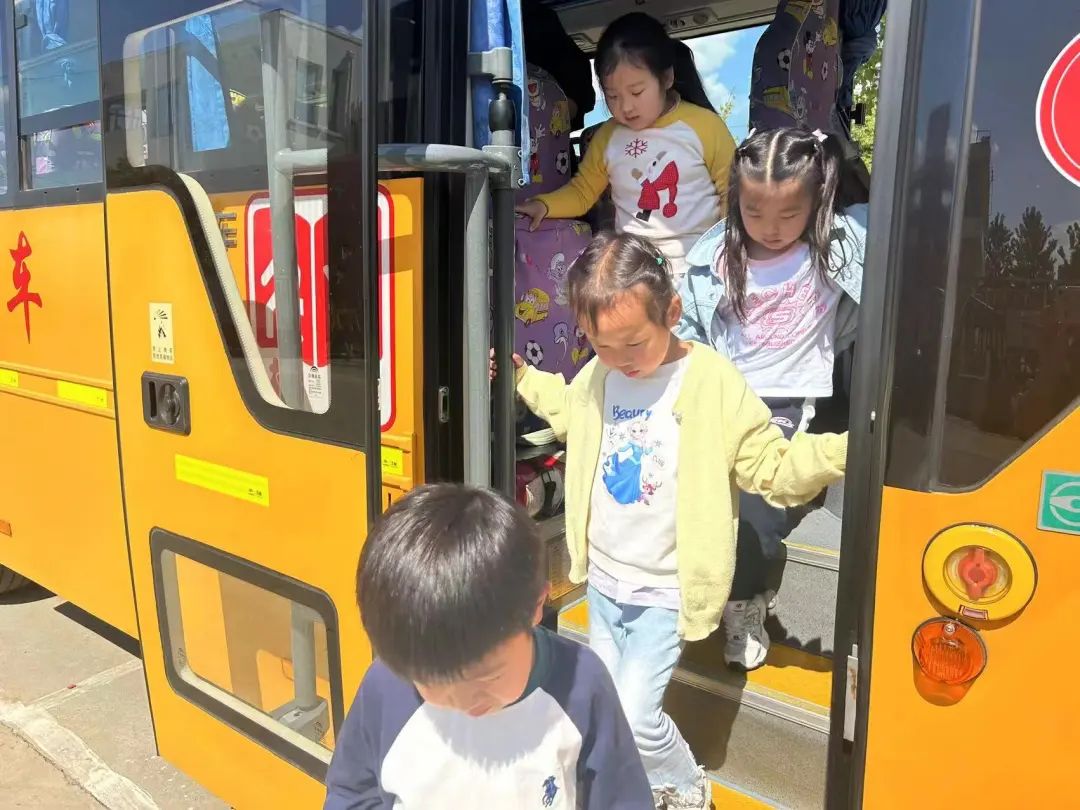 心系安全，平安乘車——興化市永豐鎮(zhèn)中心幼兒園校車安全演練