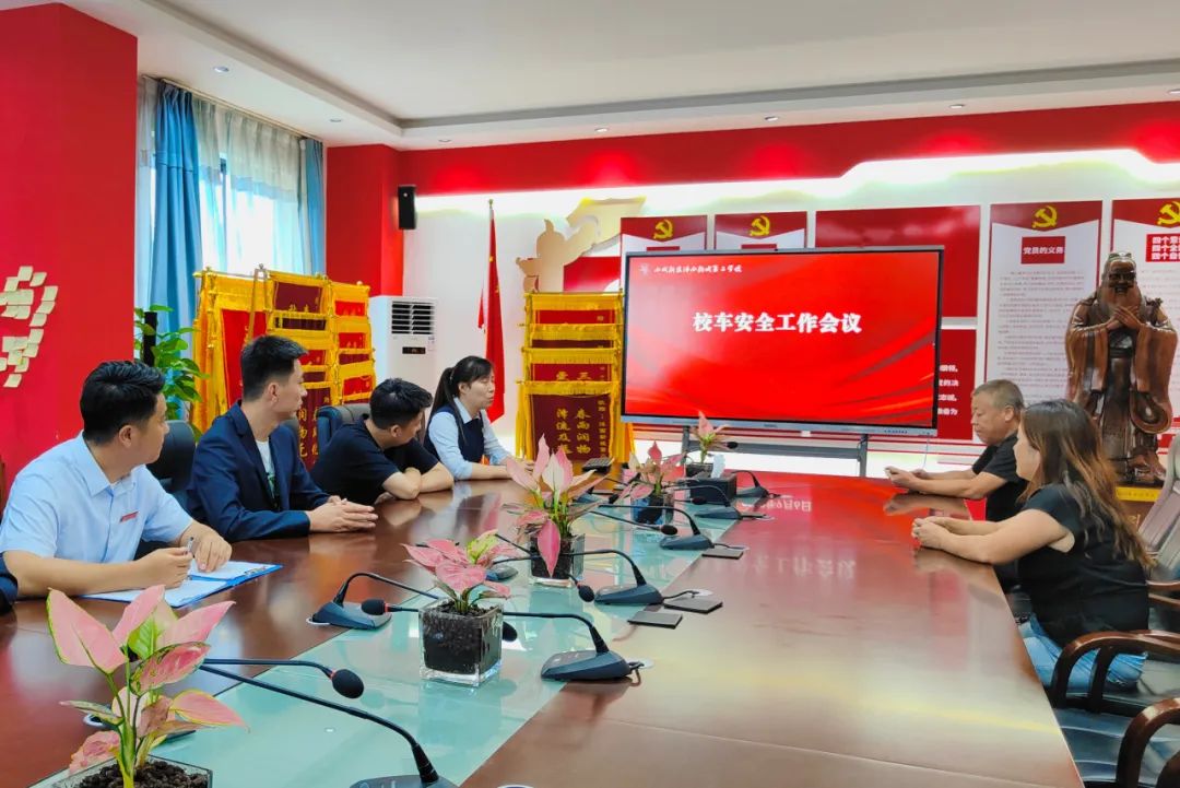 校車應(yīng)急演練 筑牢安全防線