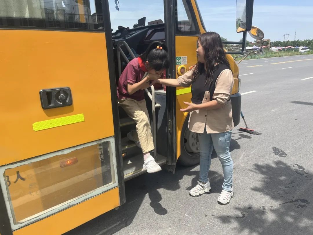 校車應(yīng)急演練 筑牢安全防線