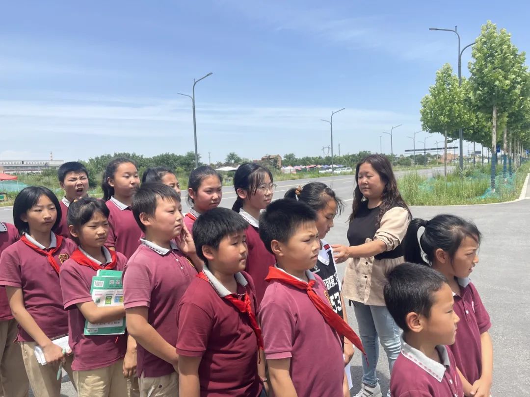 校車應(yīng)急演練 筑牢安全防線