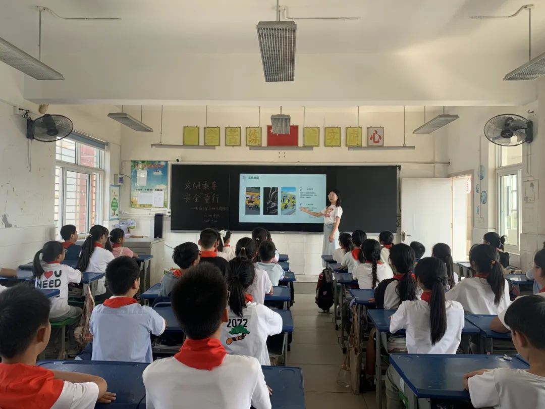 平安乘車 安全“童”行——白廟小學開展校車安全教育系列活動