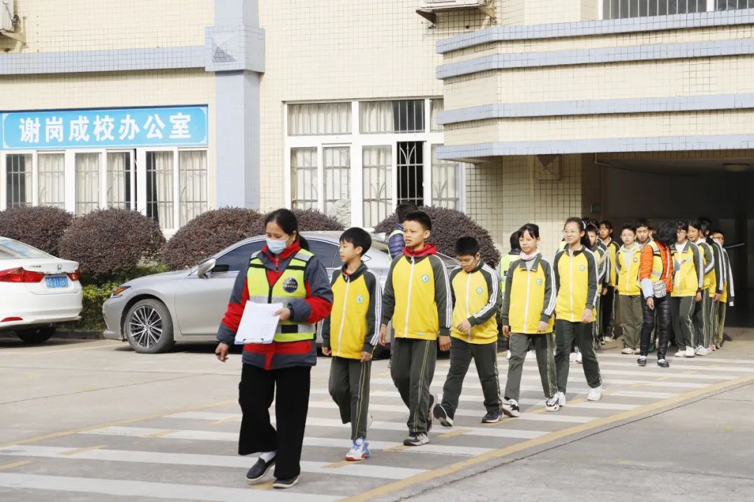 校車安全進校園 謝崗鎮培訓演練雙管齊下