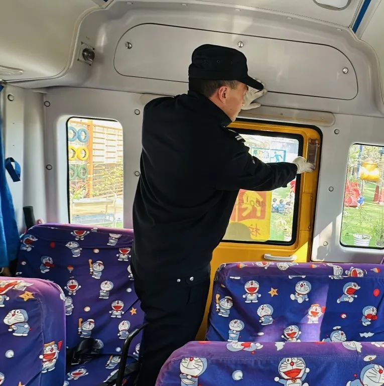 吉的堡仁智幼兒園--校車安全演練