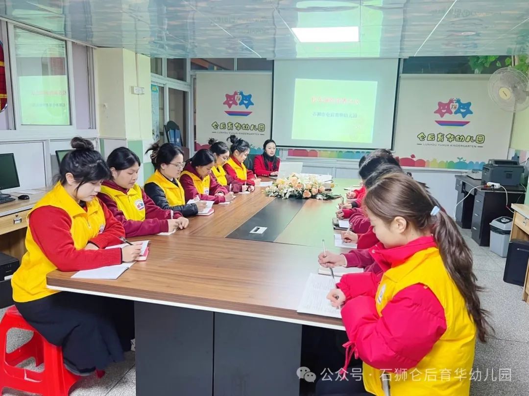 為愛護航，平安校車伴我行 ——侖后育華幼兒園2025年春季校車安全演練