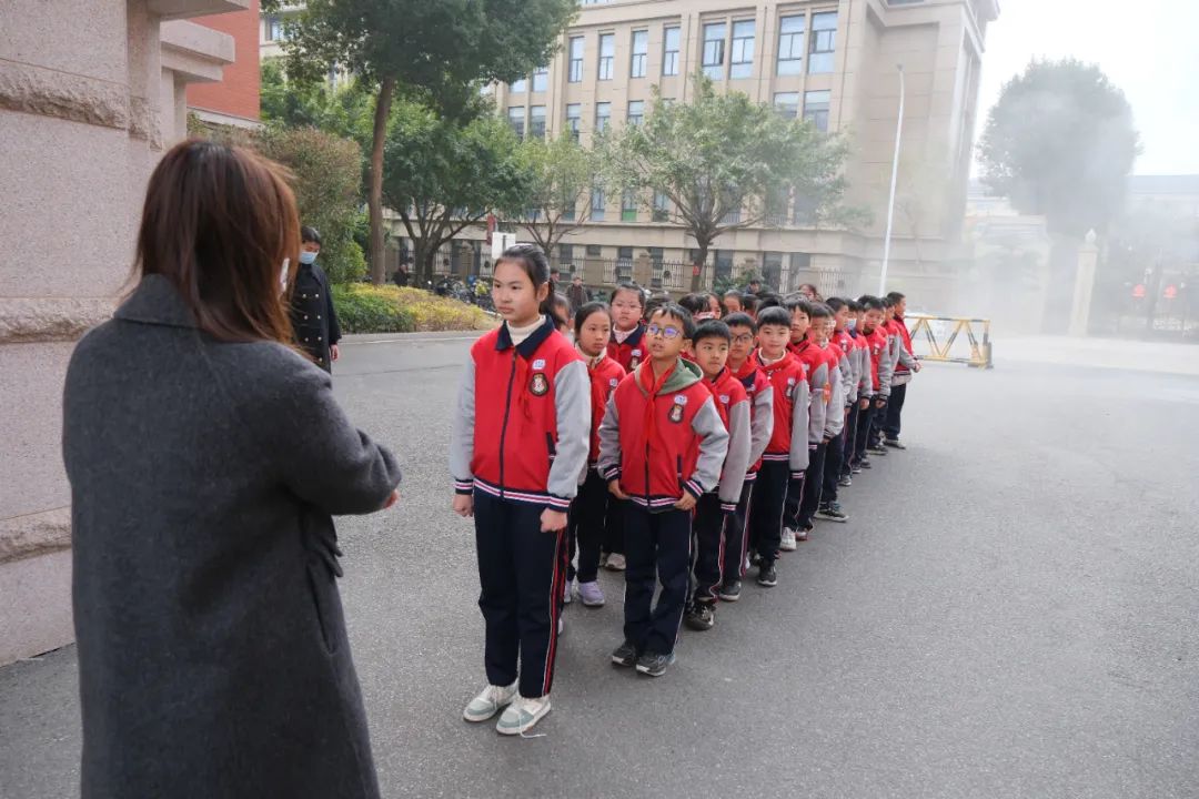 筑牢安全防線，守護校園出行——福清文光小學開展校車安全演練與交通安全教育活動