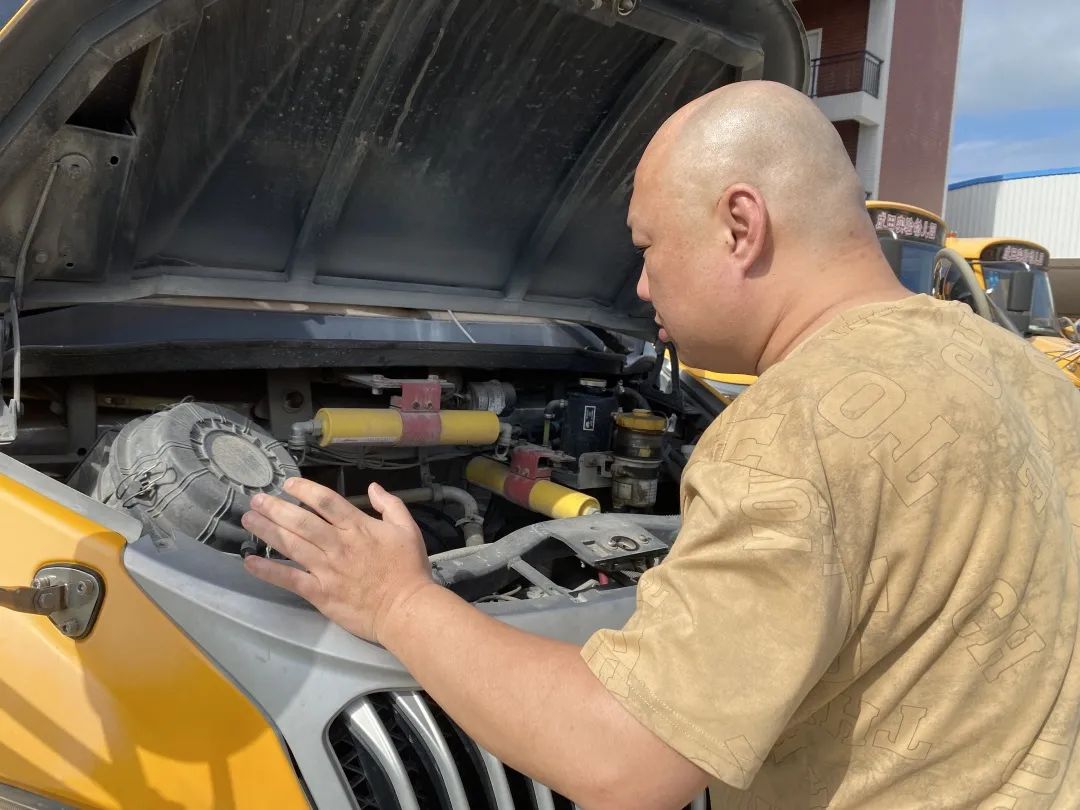 【校車安全】平安乘車，為愛護航——成田實驗幼兒園校車安全應(yīng)急演練