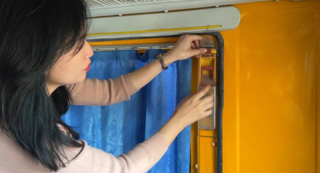 【校車安全】平安乘車，為愛護航——成田實驗幼兒園校車安全應(yīng)急演練