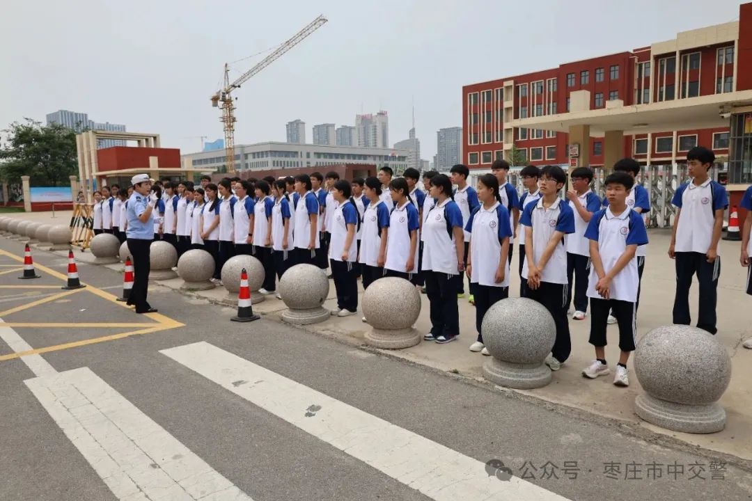 吹響“平安哨” 嚴(yán)把“安全關(guān)” 讓校車“跑”得更安全！