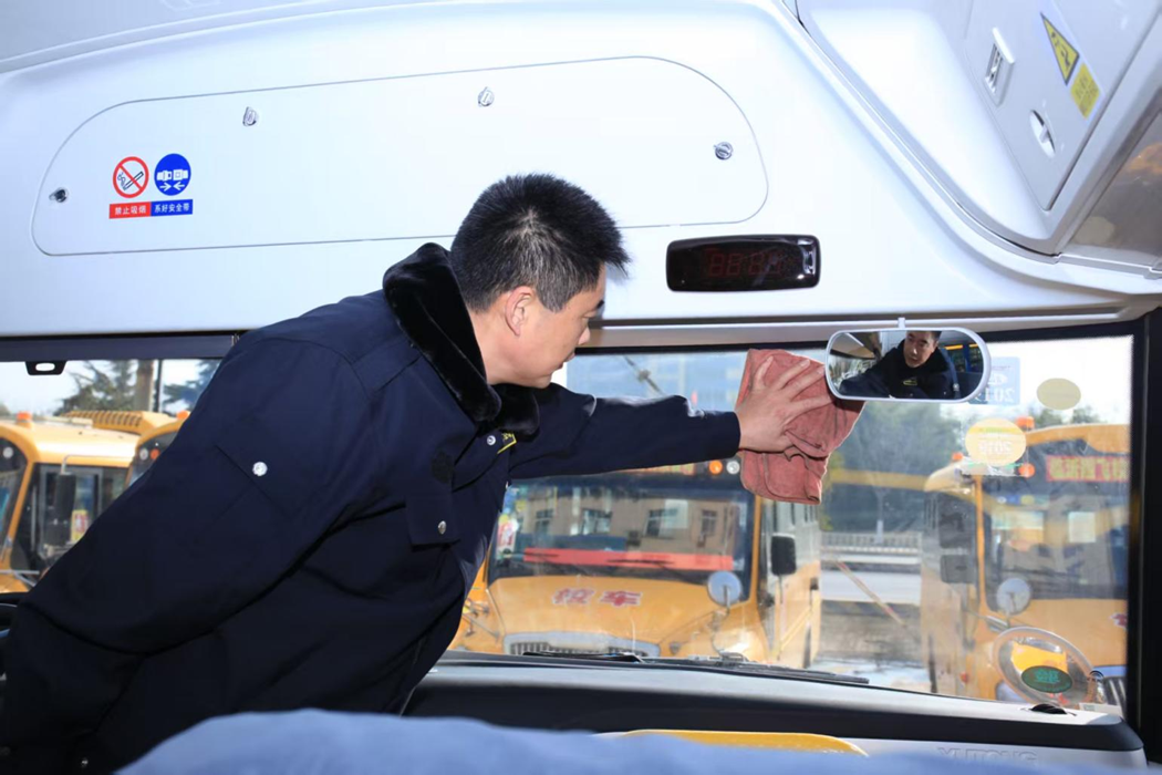 為奔跑護航，為安全加油！翔飛校車全程守護臨馬！