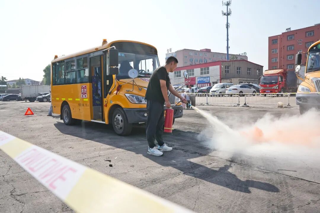 邯鄲冀南新區 | 開展幼兒園校車應急演練 筑牢校園安全防線