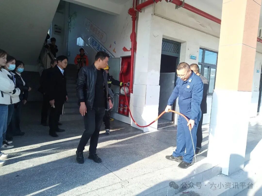 多方聯(lián)動，共保安全-------六套中心小學(xué)開展校車消防培訓(xùn)與疏散演練