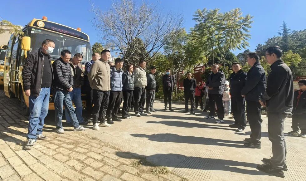 東川區多部門聯合開展校車安全專項檢查工作