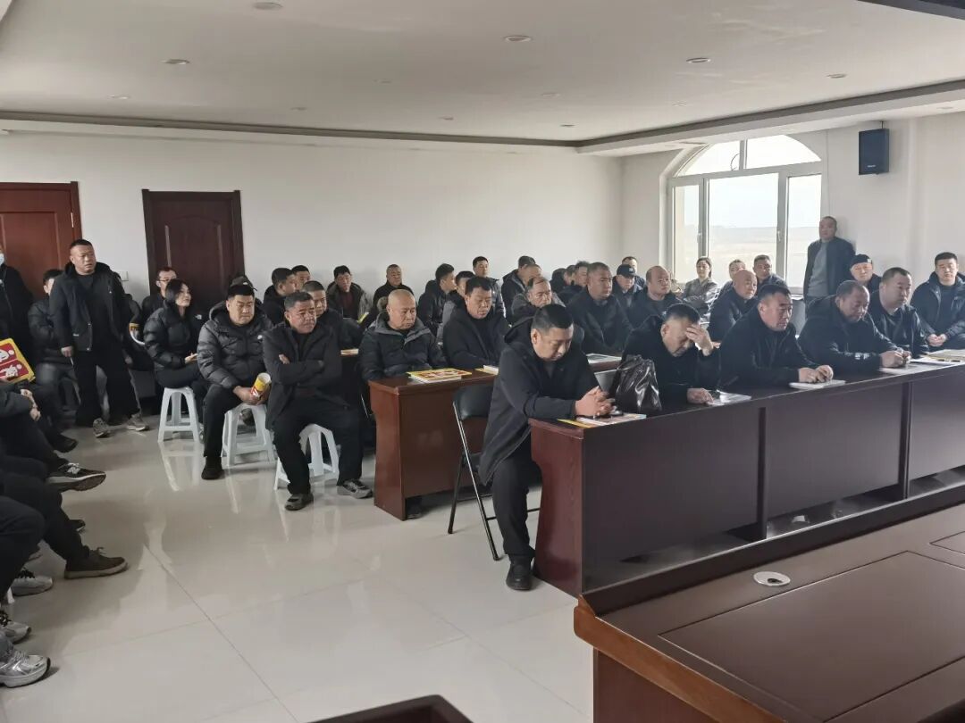 金盾·暢安丨春季開學(xué)在即，阜新交管支隊為校車全面體檢