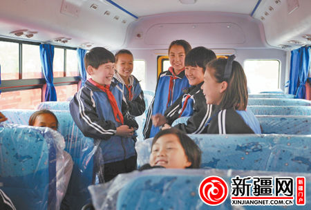 首府三所偏遠學校獲贈校車