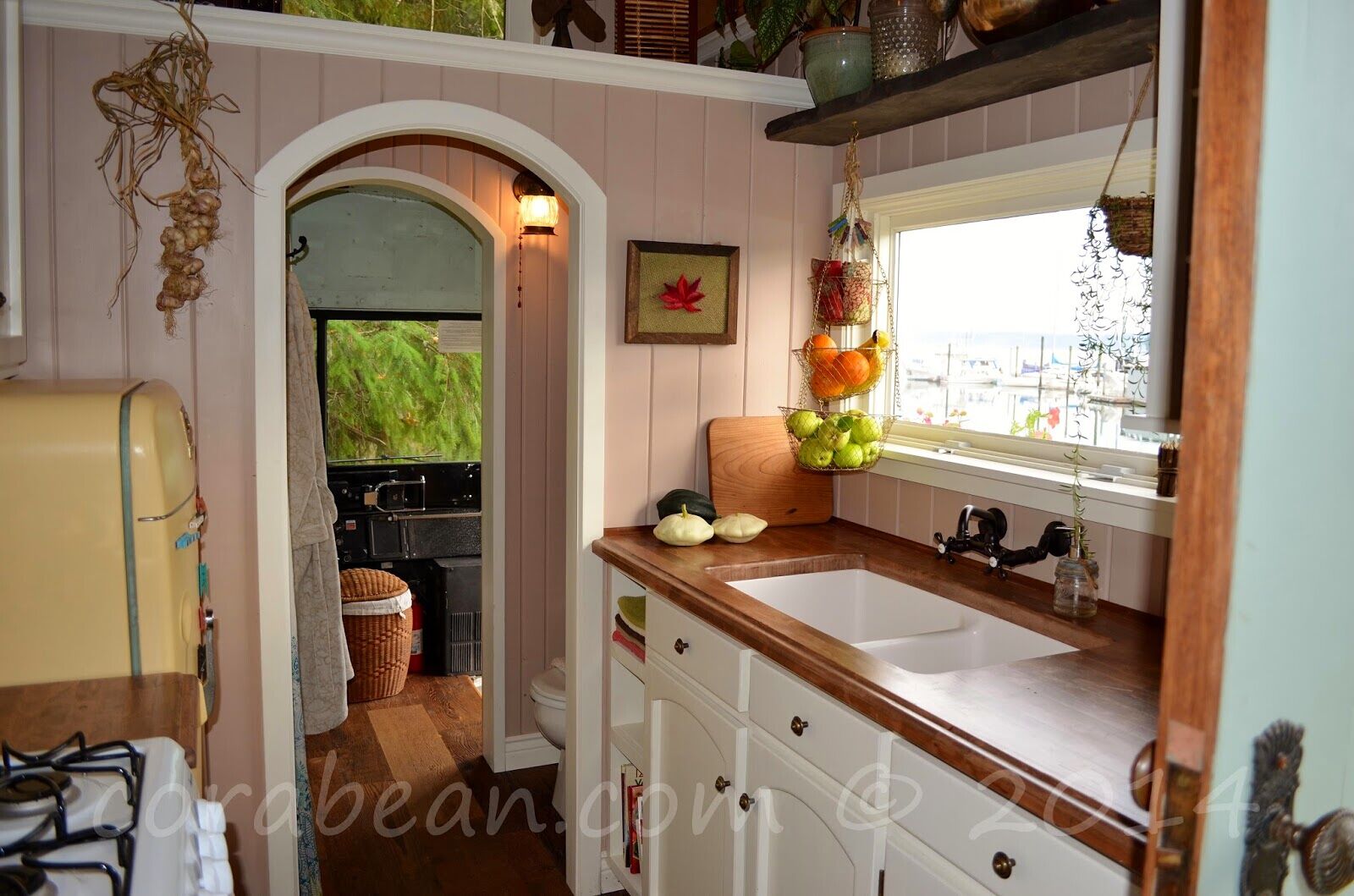 創(chuàng)意生活 美國夫婦用廢舊校車變身溫馨房車