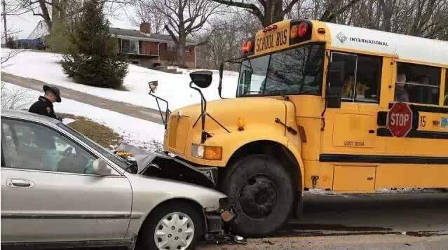 美國的“特權車”警察都得給讓路！