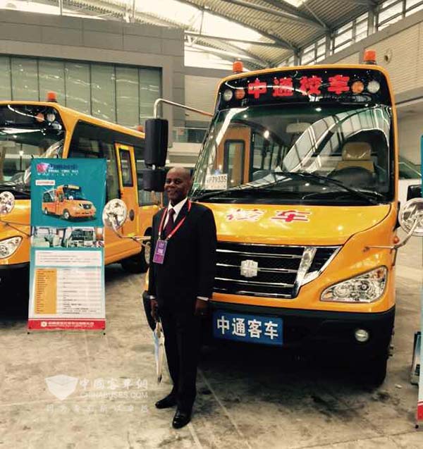 中通校車閃耀西安國際商用車展覽會