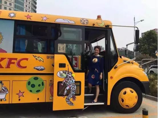 宇通“神奇校車”陪康總助力新書發(fā)布會