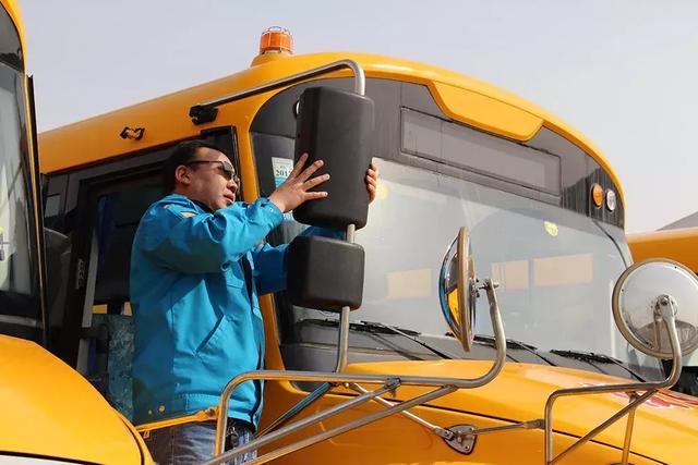 @嘉峪關家長,新學期學生可以坐著校車去上下學嘍!內含校車線路 @嘉峪關家長,新學期,校車開車啦!我們又可以坐著校車去上下學嘍!