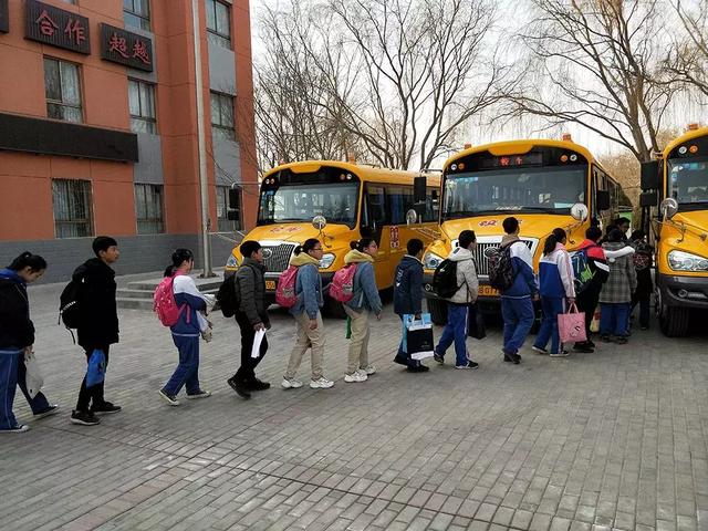 @嘉峪關家長,新學期學生可以坐著校車去上下學嘍!內含校車線路 @嘉峪關家長,新學期,校車開車啦!我們又可以坐著校車去上下學嘍!