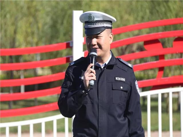 伊旗交管大隊宣傳民警深入幼兒園開展掃黑除惡和 交通安全知識宣講活動