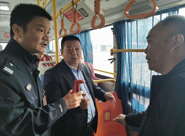 上街區(qū)車管所深入開展冬季交通安全大整治