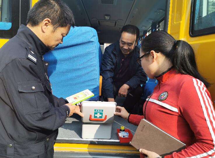 上街區(qū)車管所深入開展冬季交通安全大整治