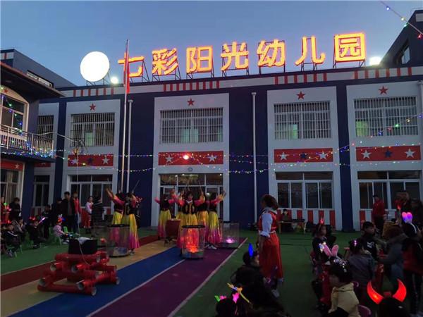 河北唐山高新區七彩陽光幼兒園“點燃幸福之火”篝火晚會活動