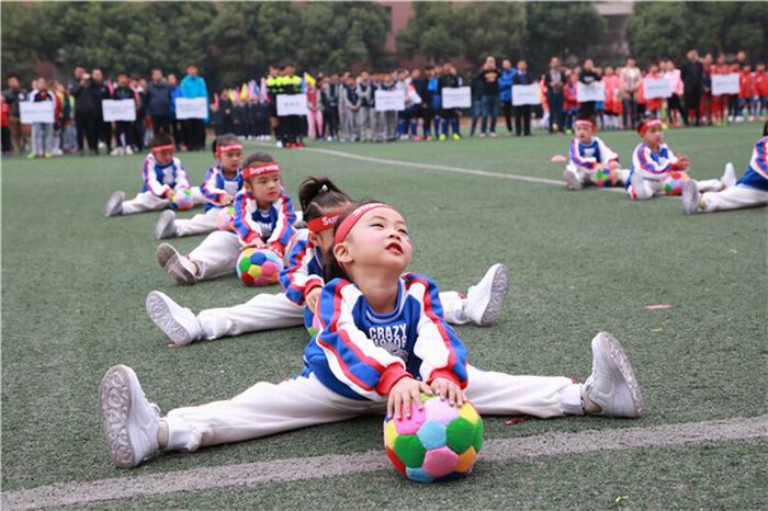 合肥市榮城幼兒園參加廬陽區第四屆“區長杯”青少年校園足球比賽開幕式