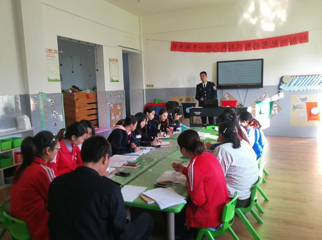 江安縣迎安鎮中心幼兒園扎實開展消防演練暨培訓活動