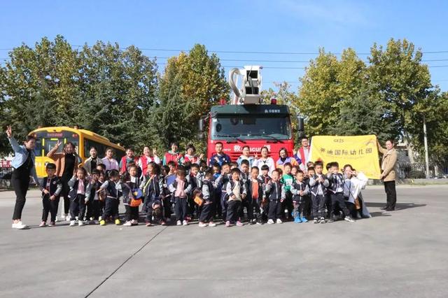 英迪國際幼兒園消防活動系列之——“我心中的消防員”