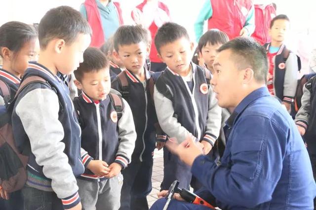 英迪國際幼兒園消防活動系列之——“我心中的消防員”