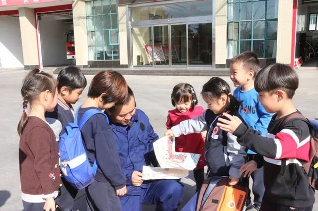 英迪國際幼兒園消防活動系列之——“我心中的消防員”