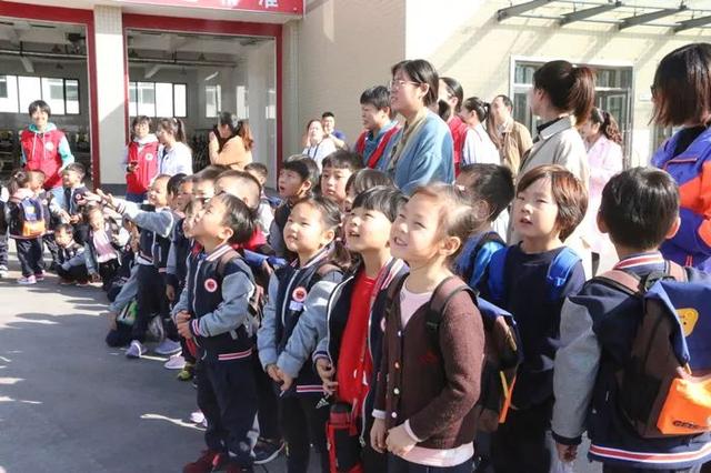 英迪國際幼兒園消防活動系列之——“我心中的消防員”