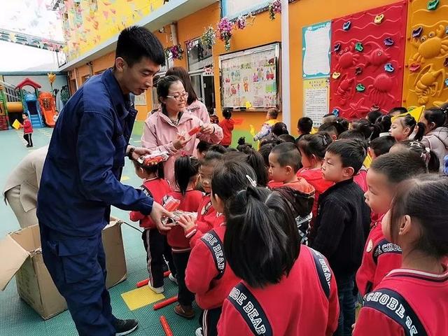 石樓消防走進(jìn)幼兒園開展消防宣傳活動(dòng)助推“119”消防宣傳月
